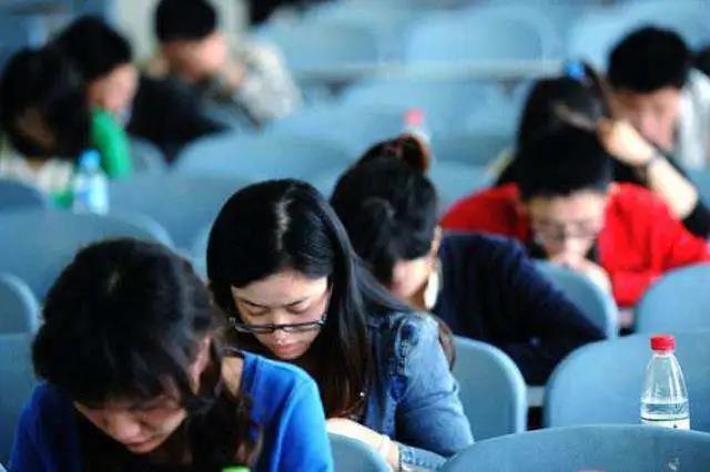 3200多个职位!国家公务员考试补录明起报名