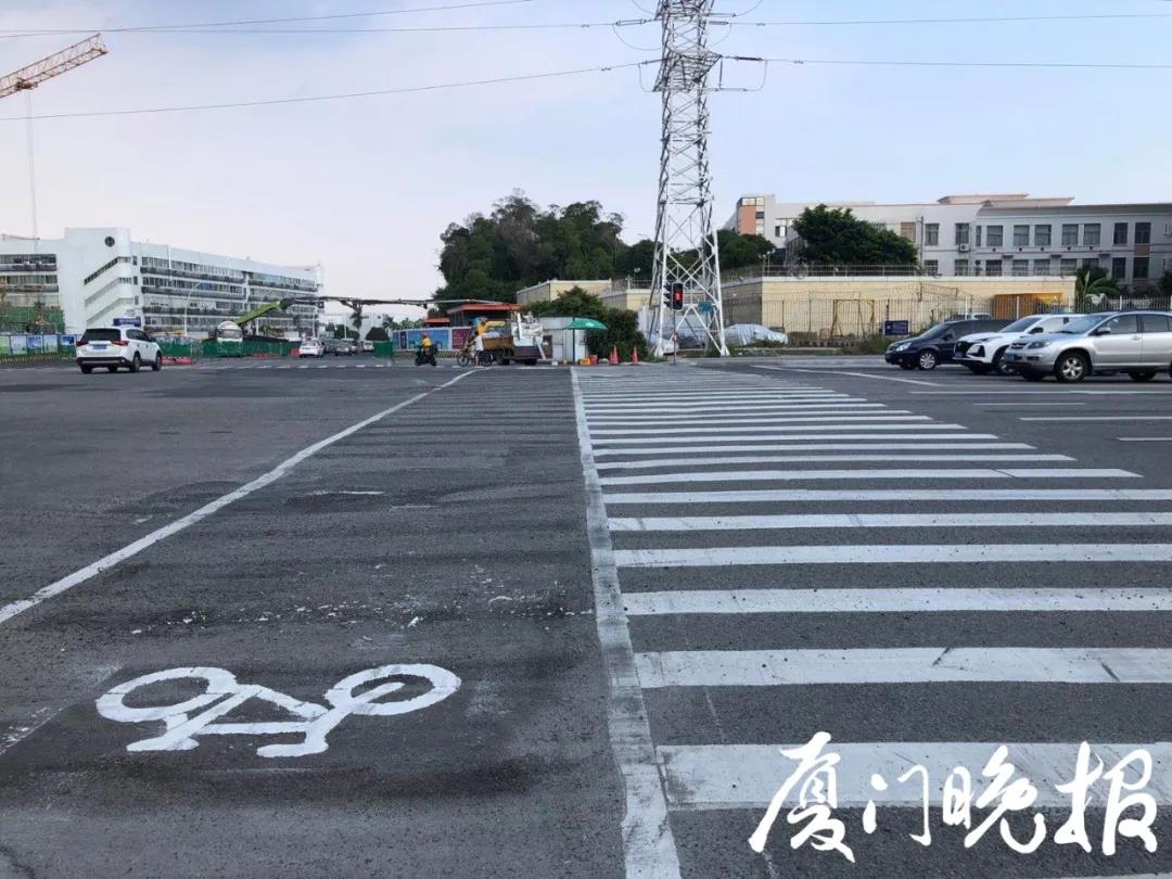 厦门岛内也要有人车分离斑马线了！这两路口试点…