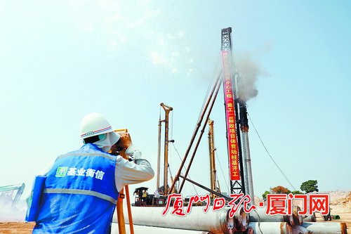 白鹭体育场打下首根工程桩 2023将承办亚洲杯足球赛事