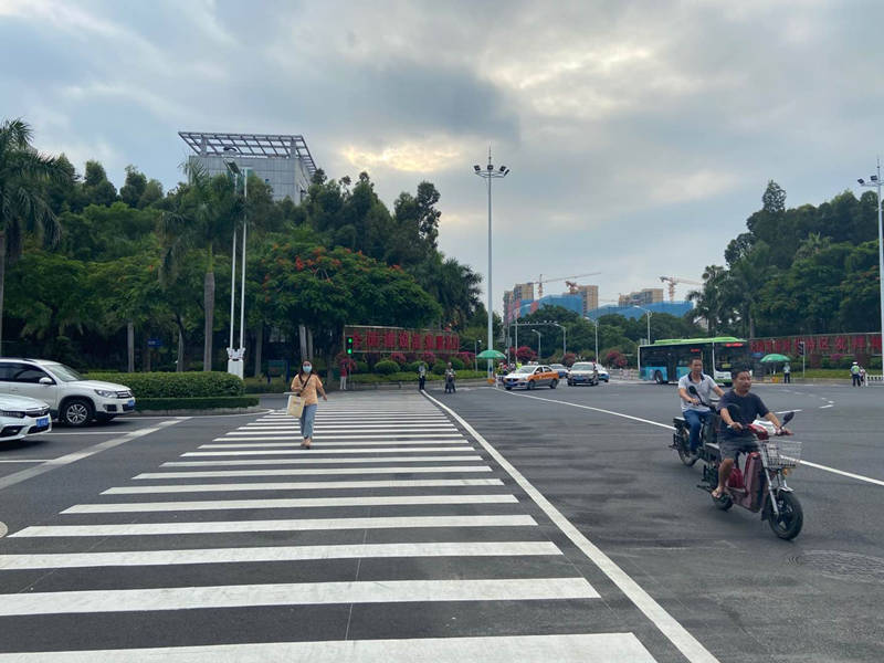 厦门网红斑马线3.0版问世 位于金尚路枋湖南路口