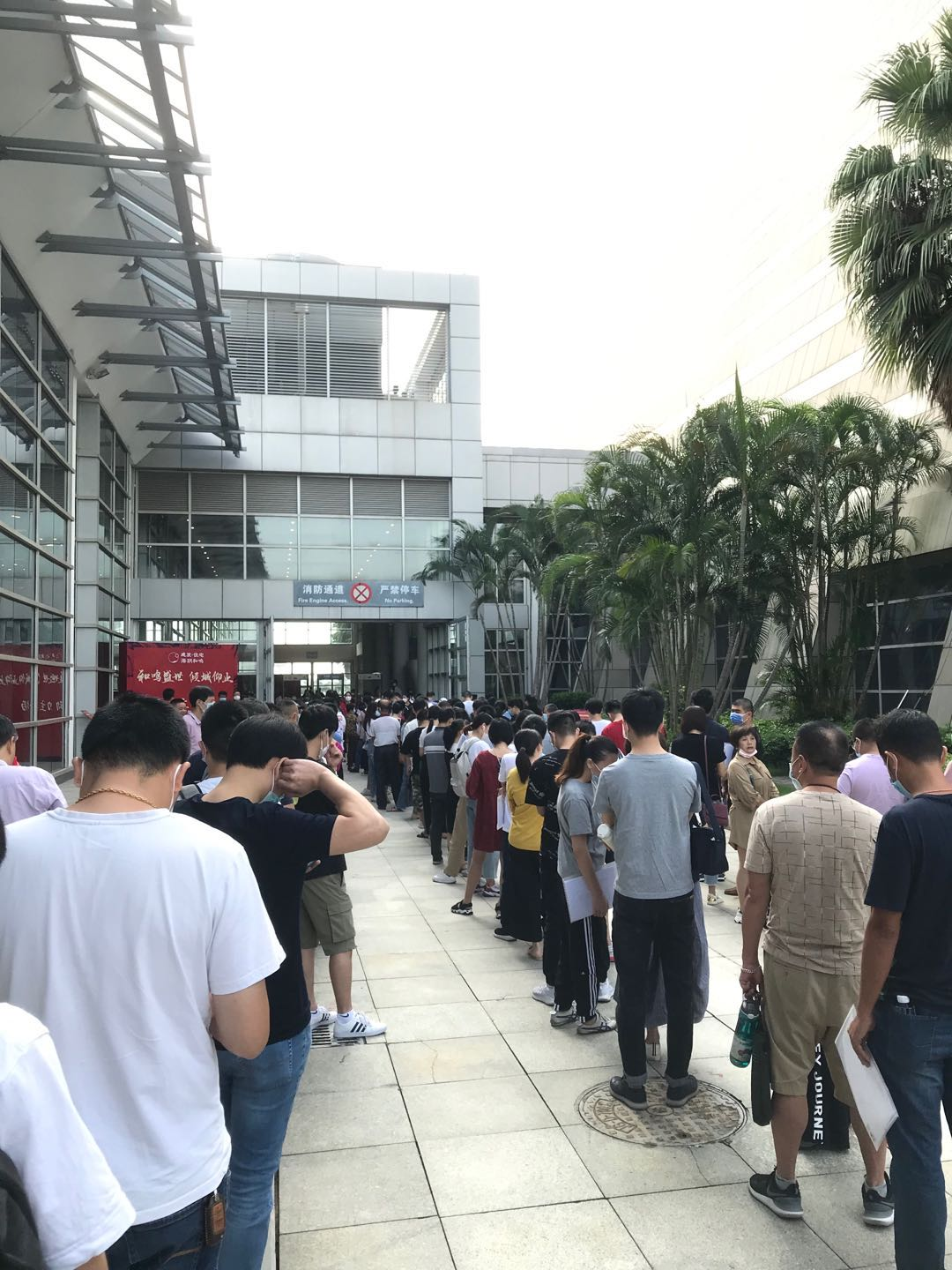 火爆!厦门一纯新盘开盘人挤人 现象级抢房盛况再度出现