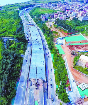 好消息!滨海西大道提升改造工程全线首座跨线桥合龙