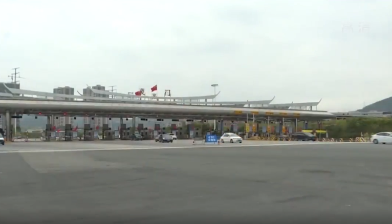 今明两天厦门高速迎来返程小高峰 交警建议错峰出行