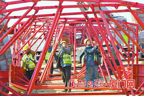 重点工程不停工!翔安西路东坑湾大桥正下部结构施工