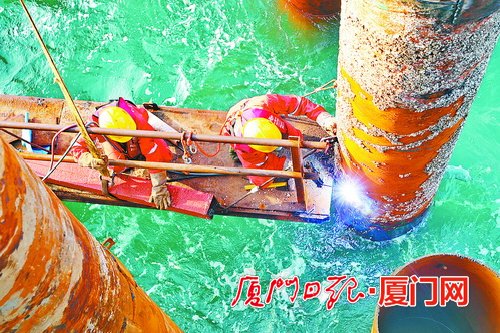 第二东通道预计本月可完成钢箱梁第一节段的场内平装