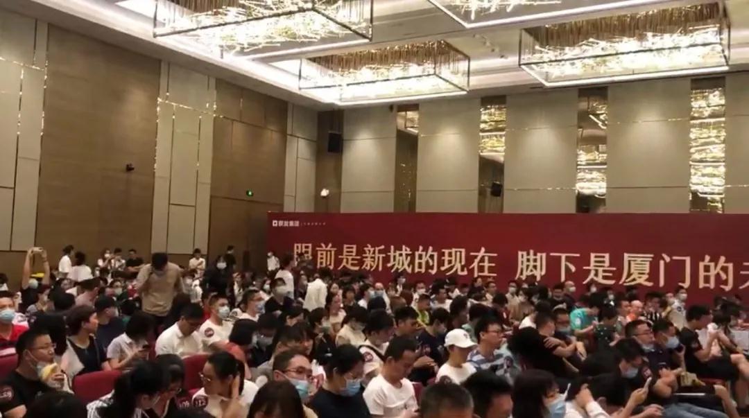 最高4.4万/㎡! 刚刚厦门一纯新盘开盘 现场视频曝光!