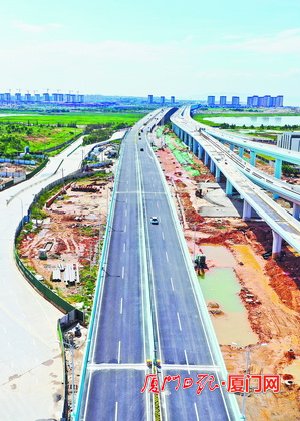翔安东路滨海东跨线桥通车 岛内驱车新机场无红绿灯