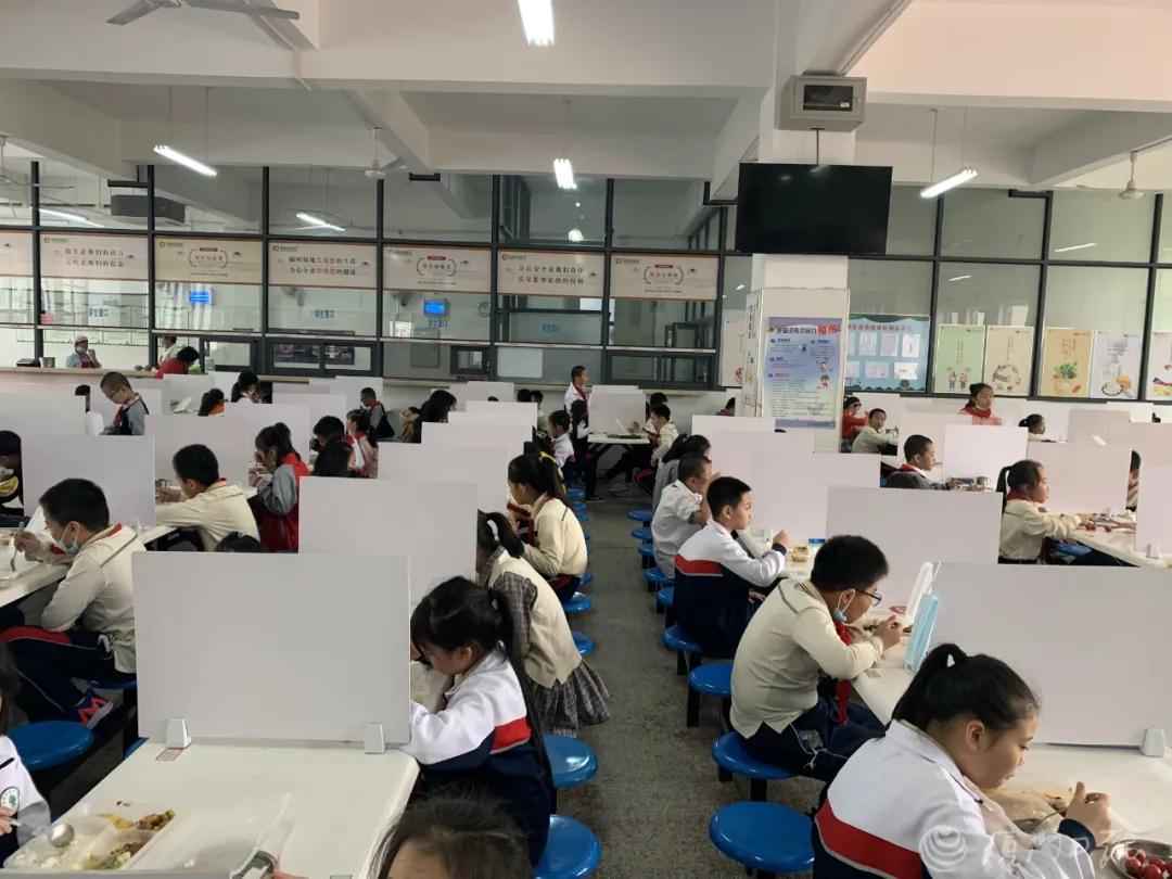 近30万厦门中小学生在校午餐 午休