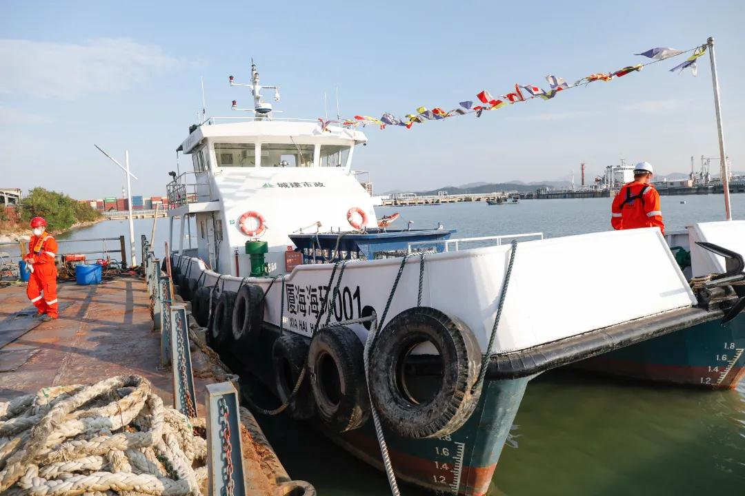 厦门“海漂族” 你们被海环001号锁定了!