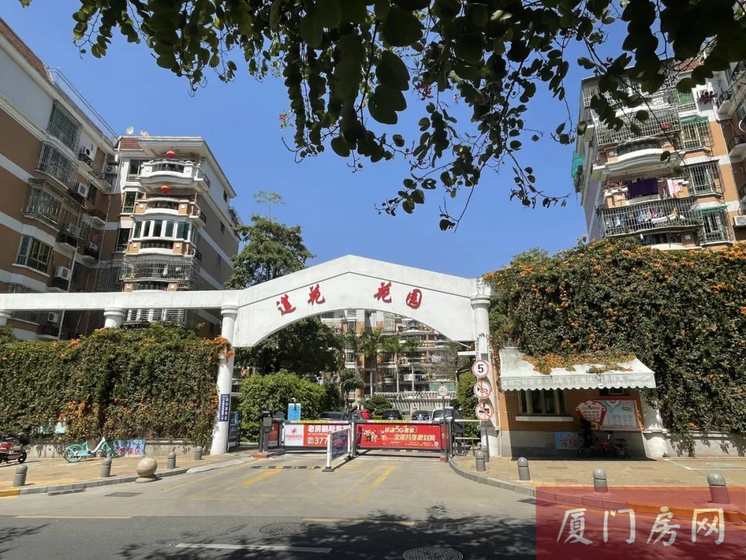 厦门某小区加装电梯后 房价爬上7万!中介却说…