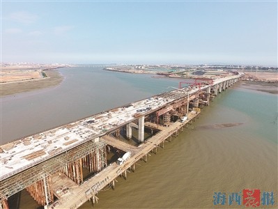 溪东路(翔安南路-机场快速路段)全线高架桥合龙贯通